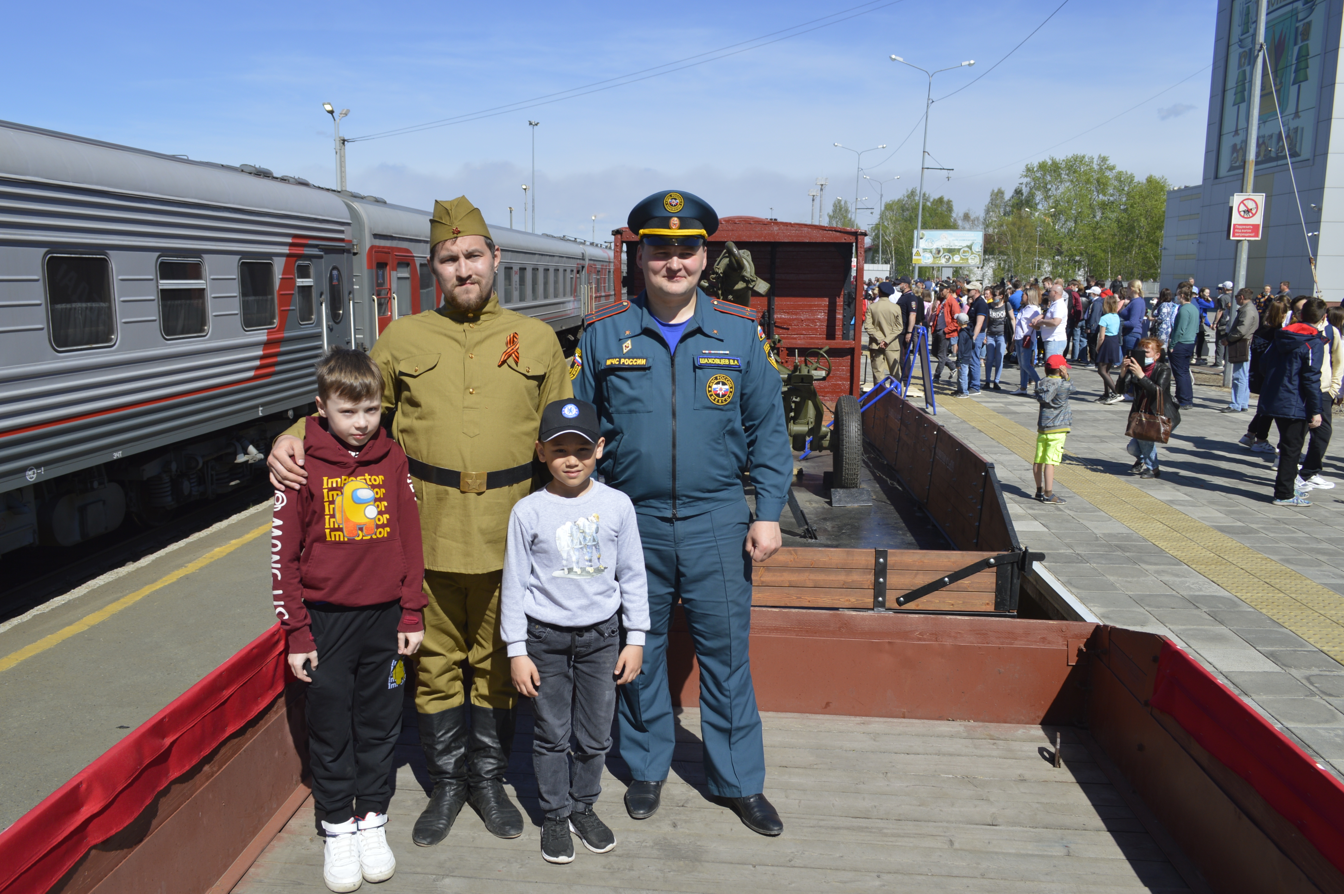 Тобольские огнеборцы посетили подвижную выставку 