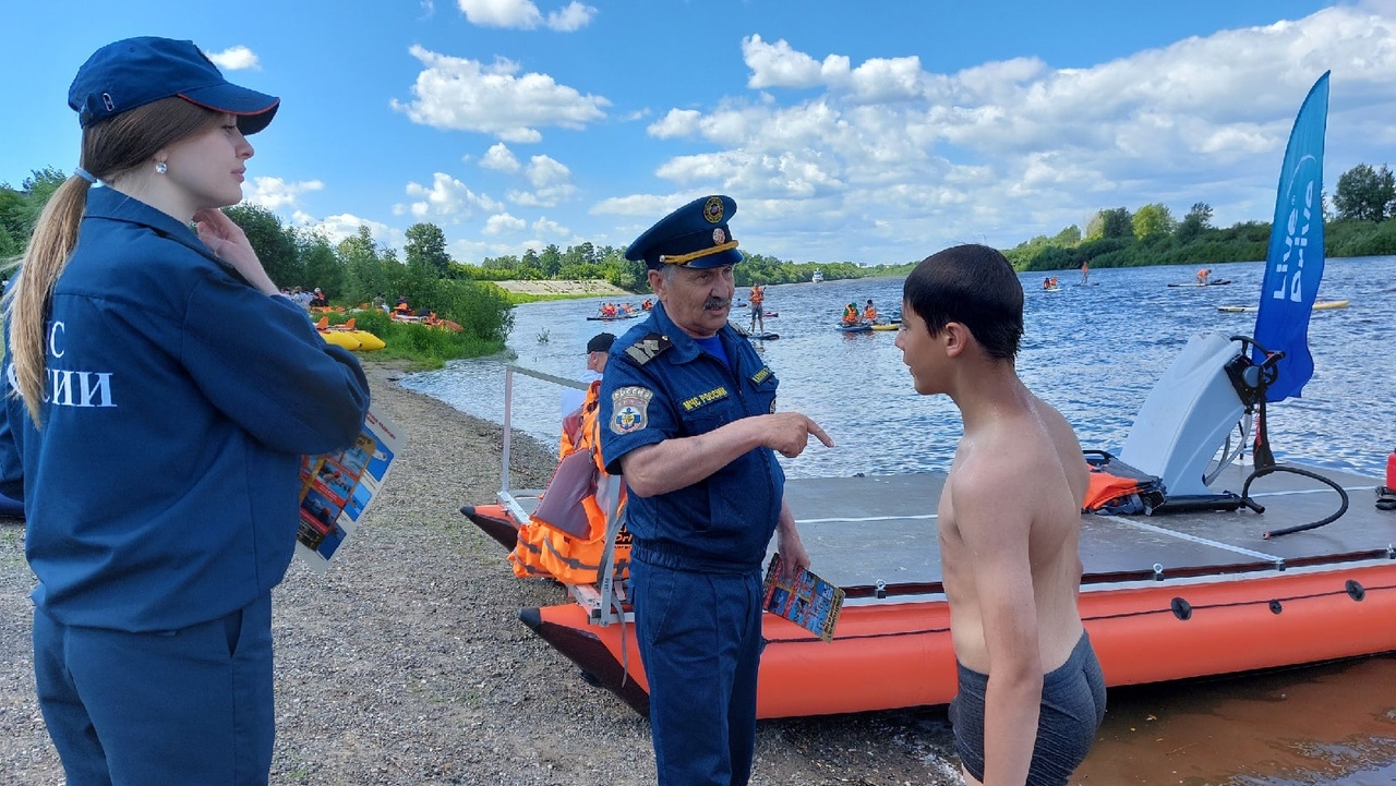 Водное мероприятие. Инспектор по маломерным судам. Судоводитель маломерного судна. Семилуки инспекция по маломерным судам. Государственный инспектор по маломерным судам Вологда.