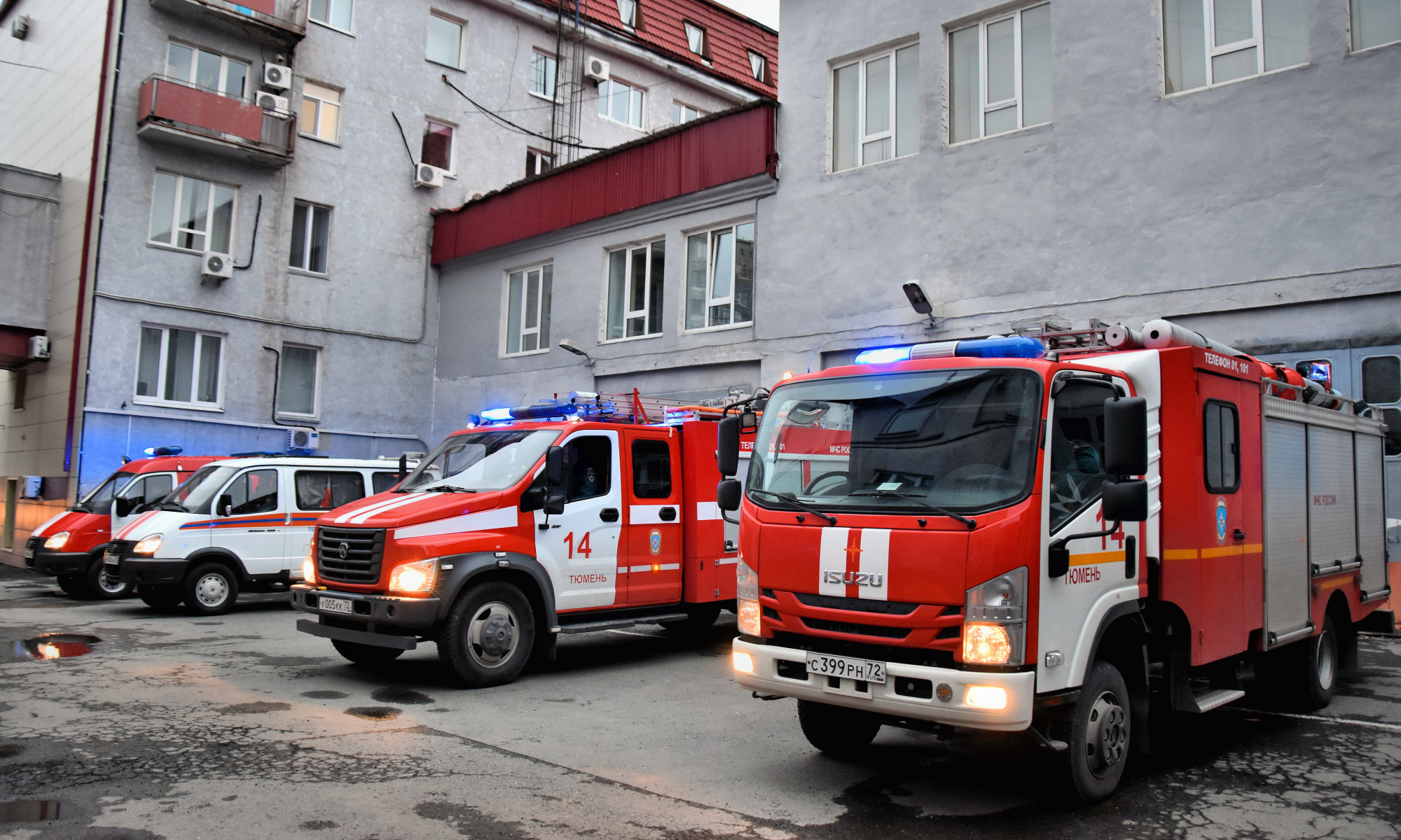 В память о Главе МЧС России по всей стране прозвучали пожарные сирены -  Новости - Главное управление МЧС России по Тюменской области