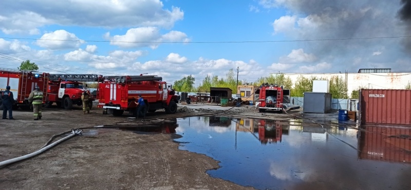 Ликвидация пожара в гараже по адресу: г. Тюмень, ул. Чекистов, 38