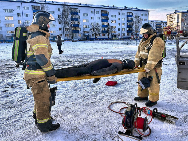 Тюменские пожарные провели учения по ликвидации последствий ДТП