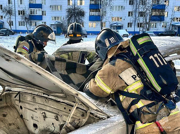 Тюменские пожарные провели учения по ликвидации последствий ДТП