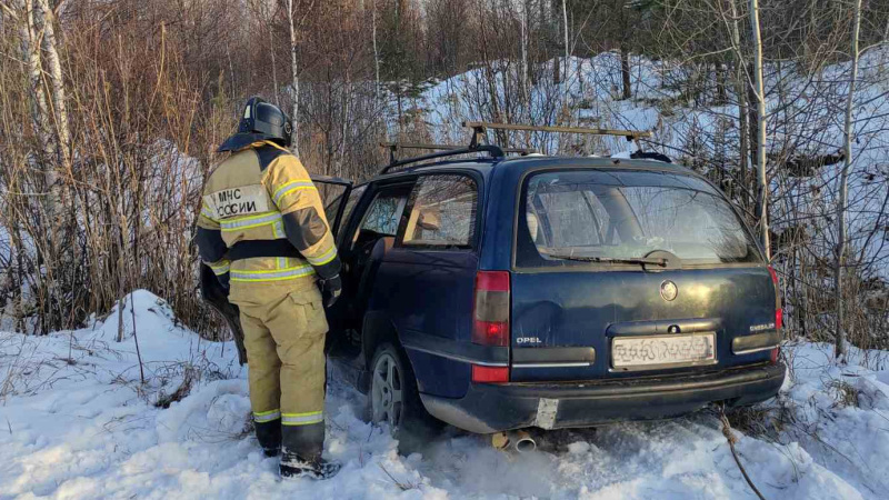 Тобольские пожарные ликвидируют последствия ДТП