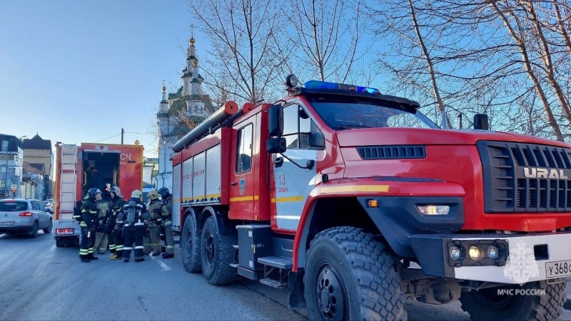 Тюменские огнеборцы ликвидировали пожар